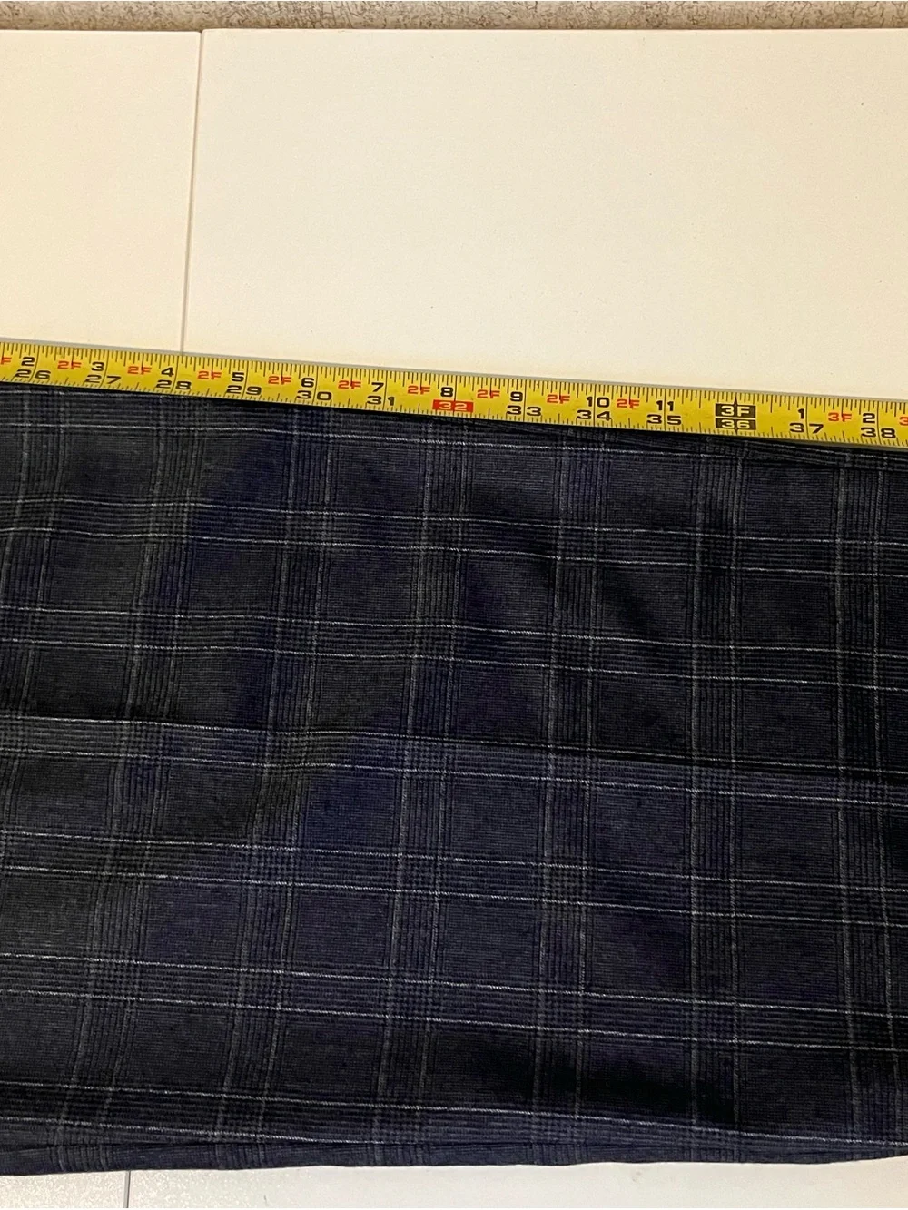 Jos A Banks Suit Signature Gold 100% Wool plaid 46R Jacket 41 W Pleated Slacks